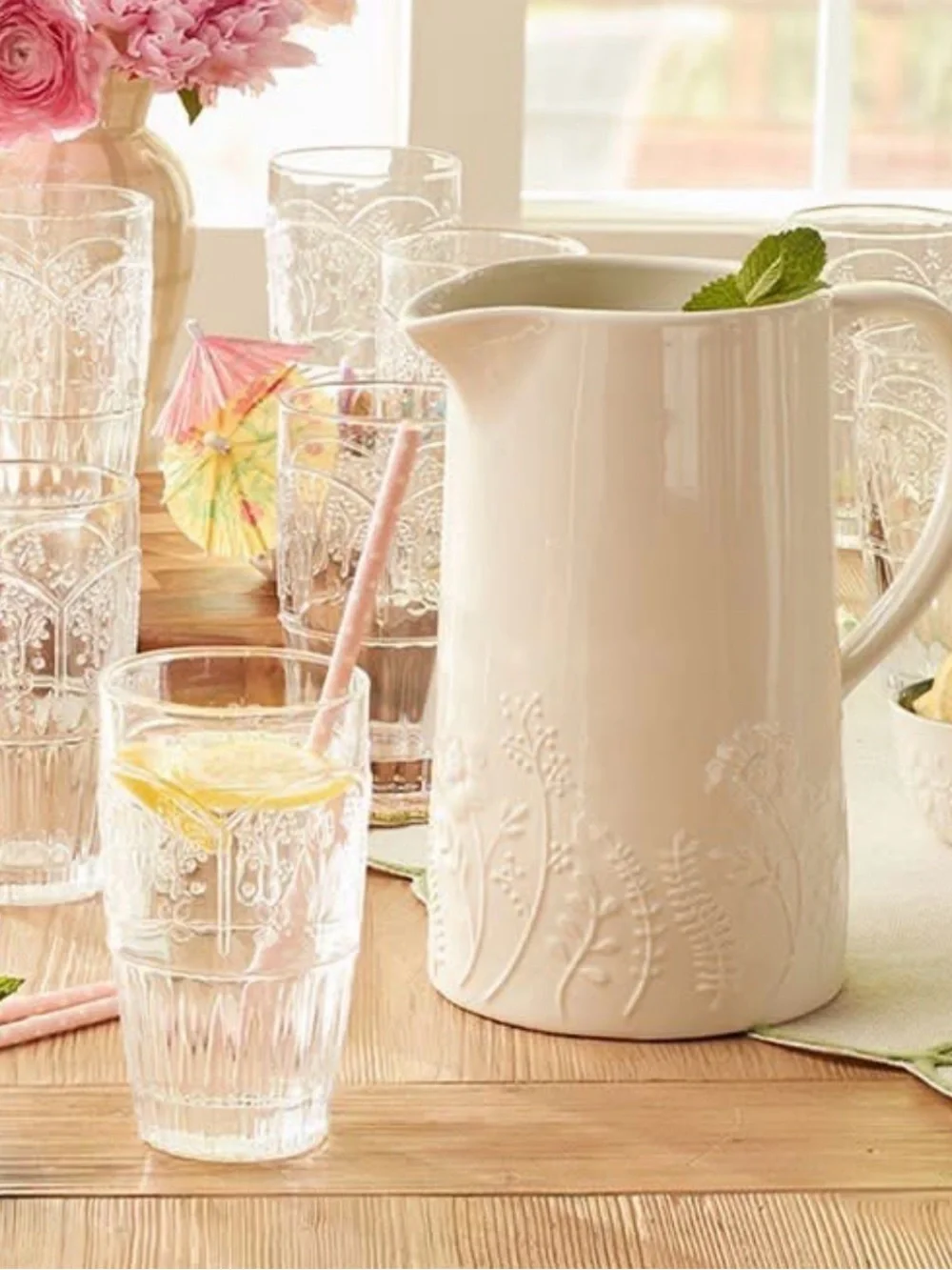 Princess House Wildflower Pitcher & 8 Glasses.
